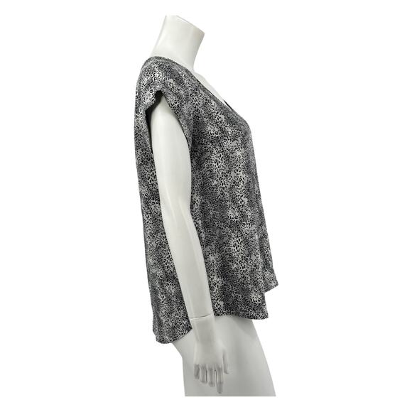 Joie Top Women Medium Gray Leopard Print 100% Silk V-Neck Office Dainty Feminine - Picture 3 of 8